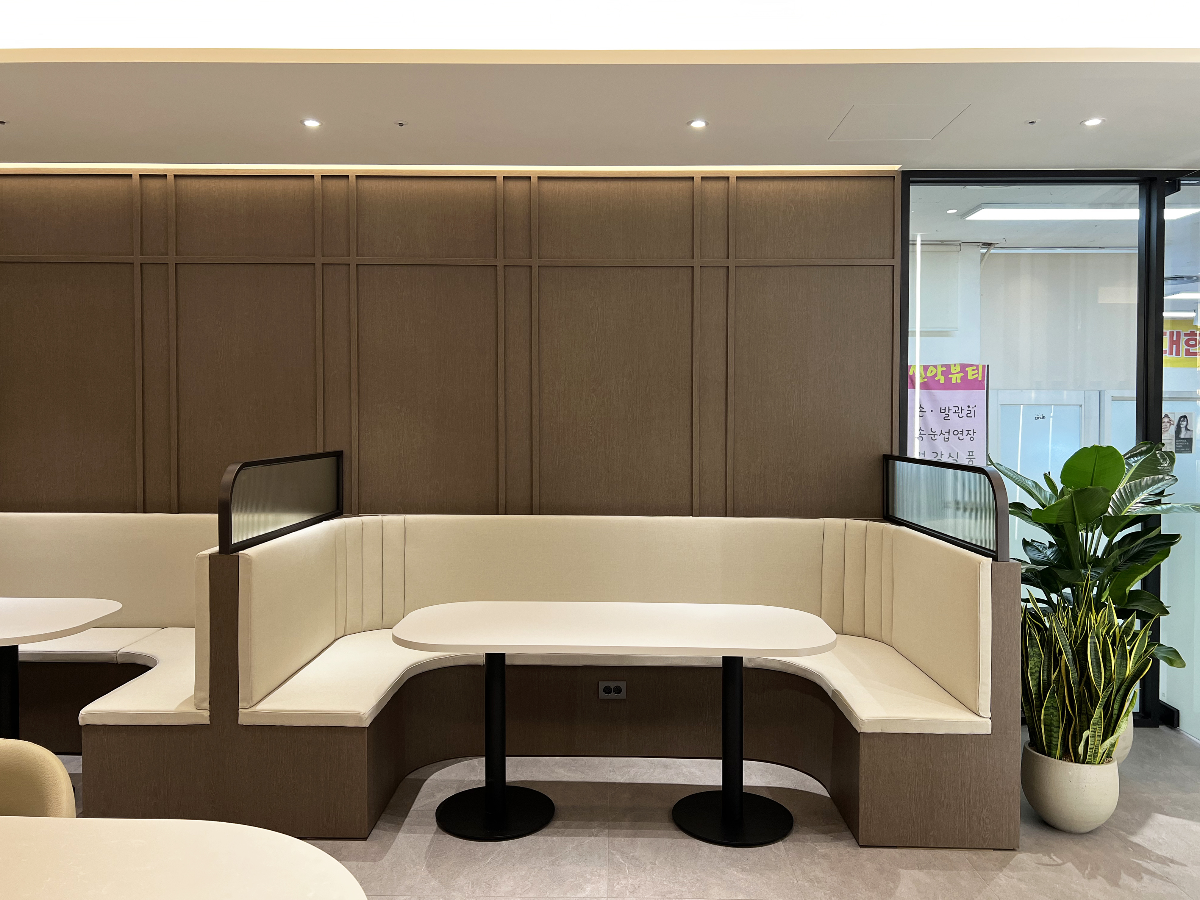 LOTTE LE-EL Lounge