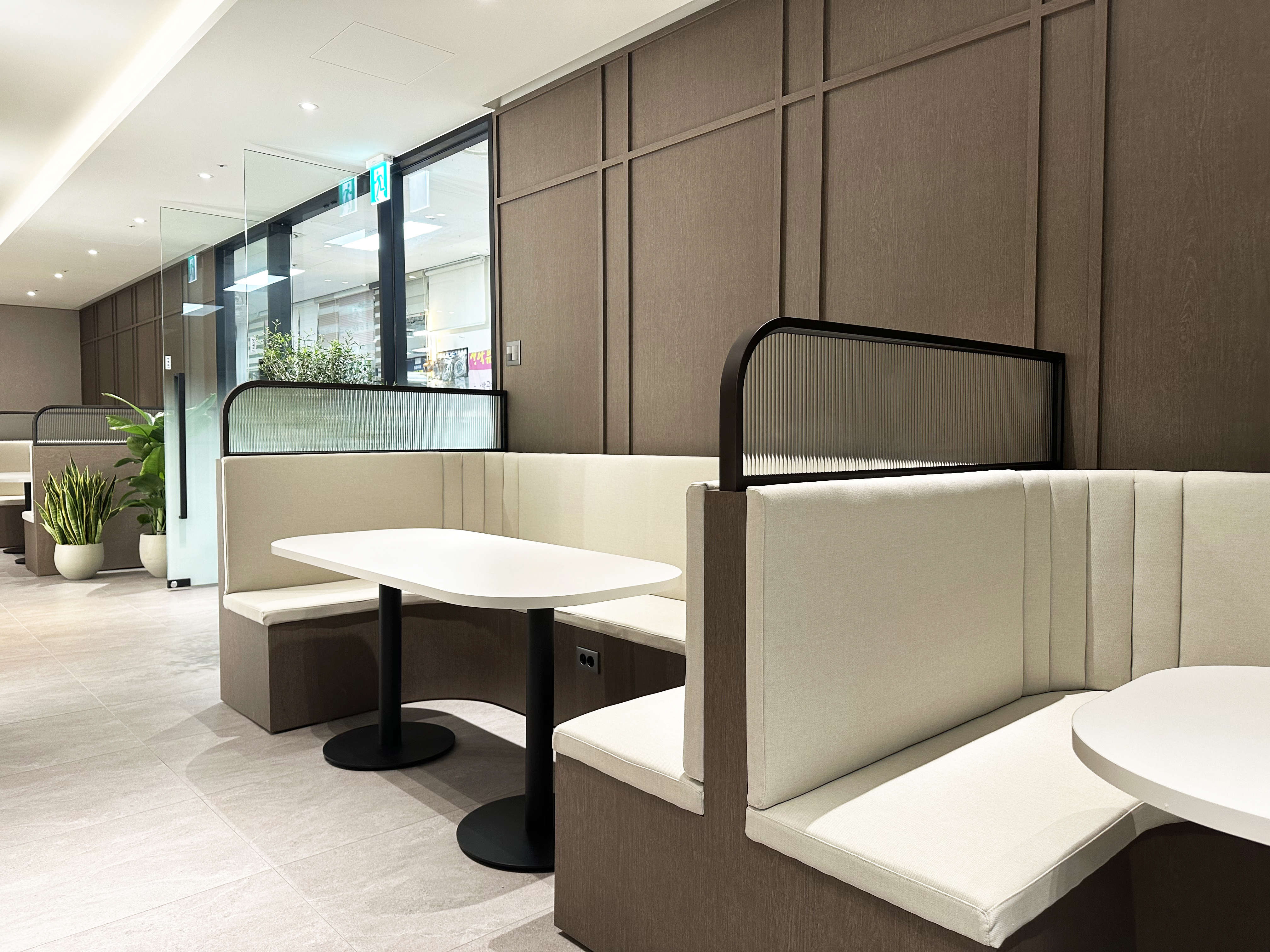 LOTTE LE-EL Lounge